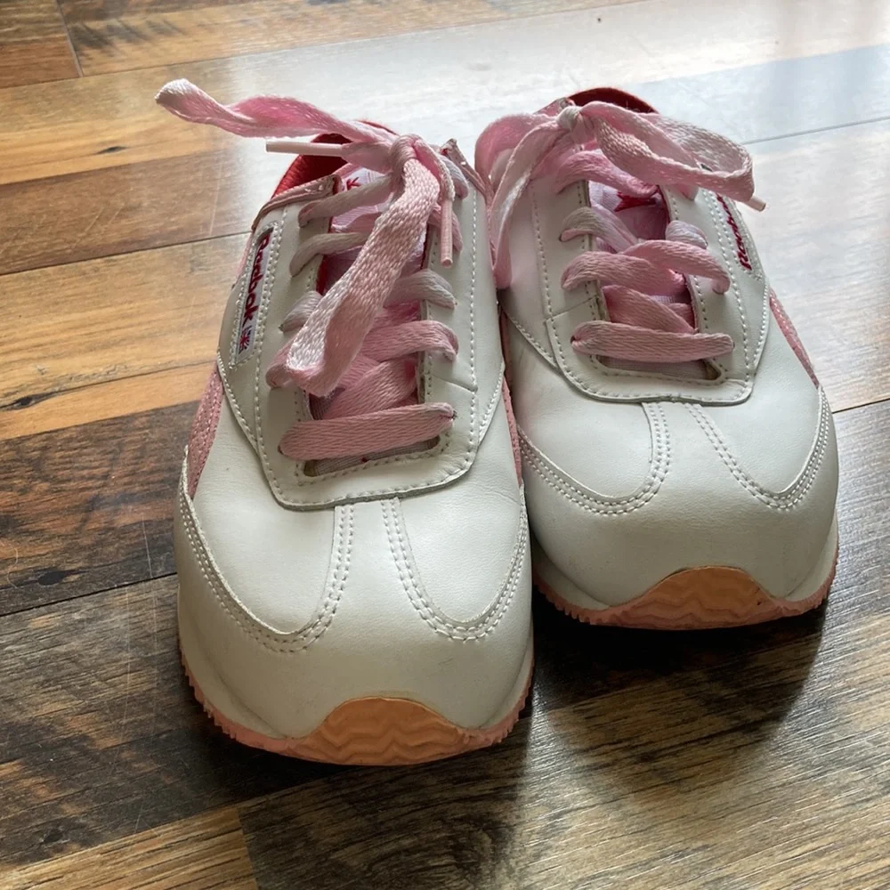 Women’s Reebok slip-ons - Picture 2 of 5
